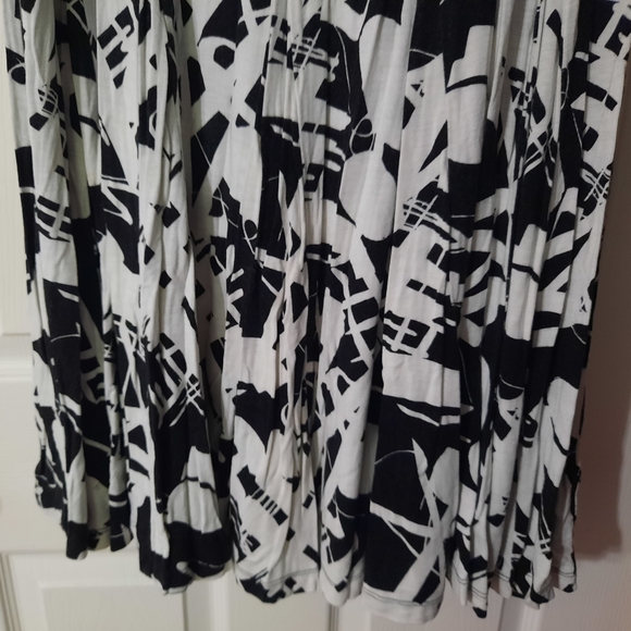 Vintage Flowy Black & White Print Skirt - Picture 4 of 7